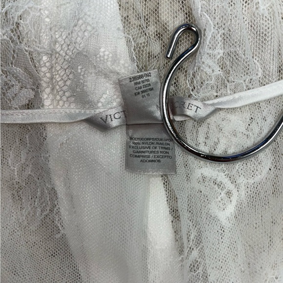 Victoria’s Secret Robe Size Medium White Lace Mesh Flutter Cap Sleeve Open Satin - Picture 7 of 8